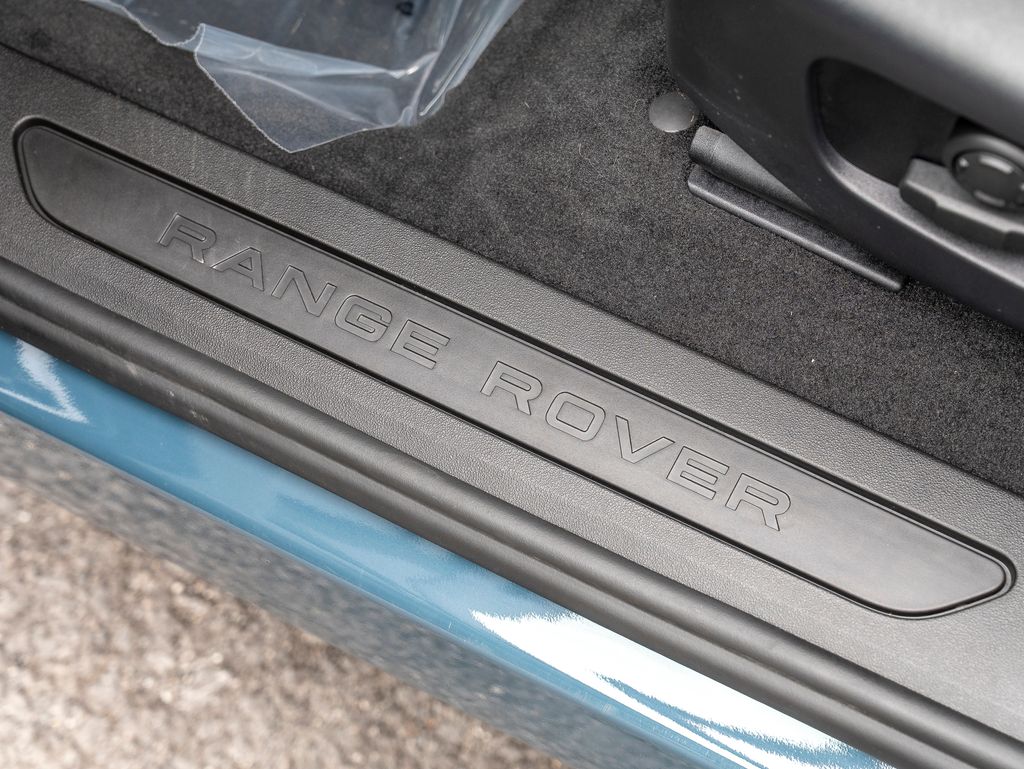 2026 Land Rover Range Rover Evoque S photo 15
