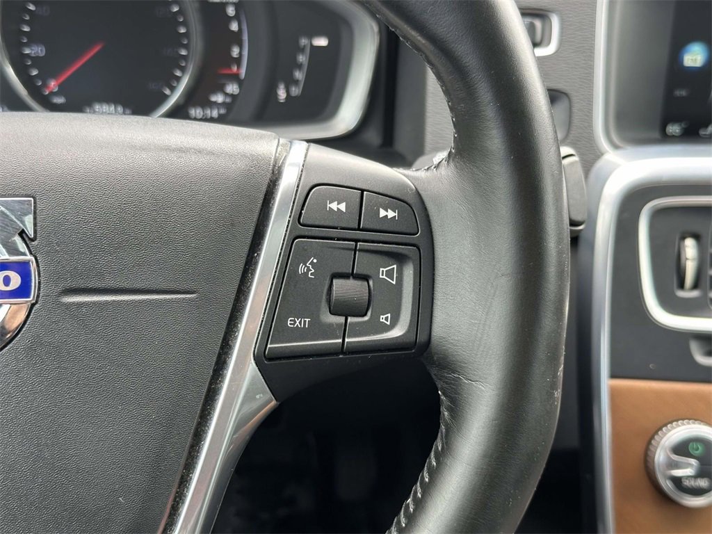 2016 Volvo S60 Inscription T5 Platinum AWD photo 9