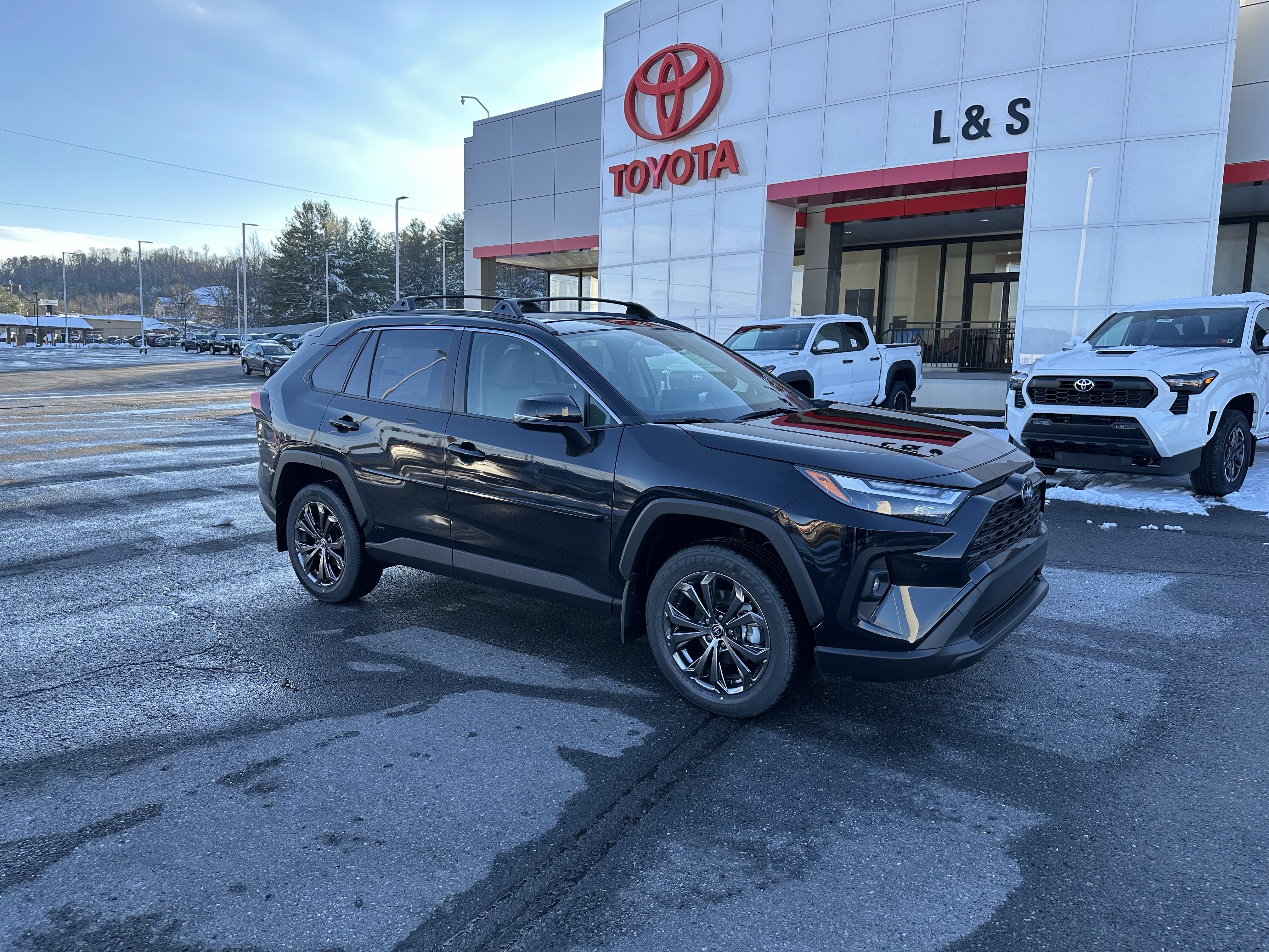 2025 Toyota RAV4 XLE Premium's photo