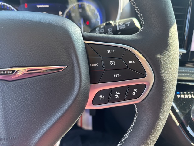 2025 Chrysler Pacifica photo 16