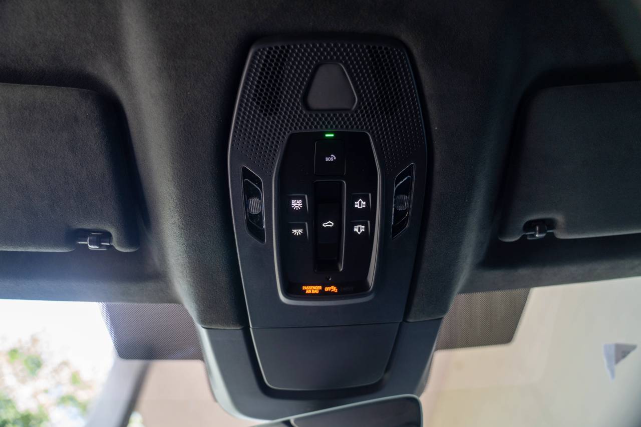 2025 Porsche Macan Turbo Electric photo 18