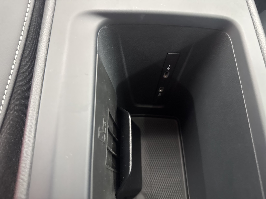 2025 Volkswagen Tiguan SE photo 18