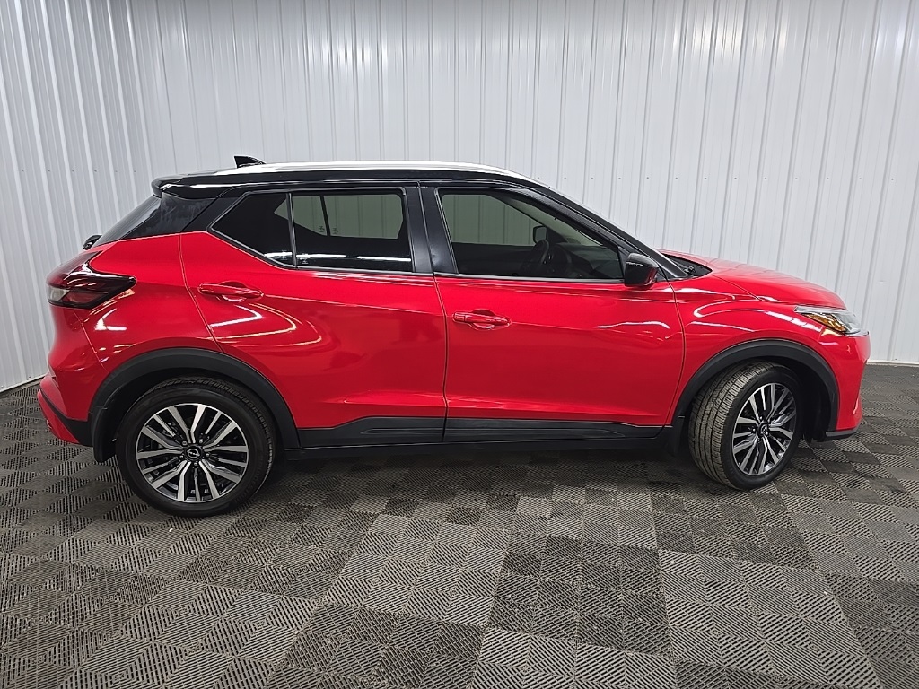 2022 Nissan Kicks SV photo 2