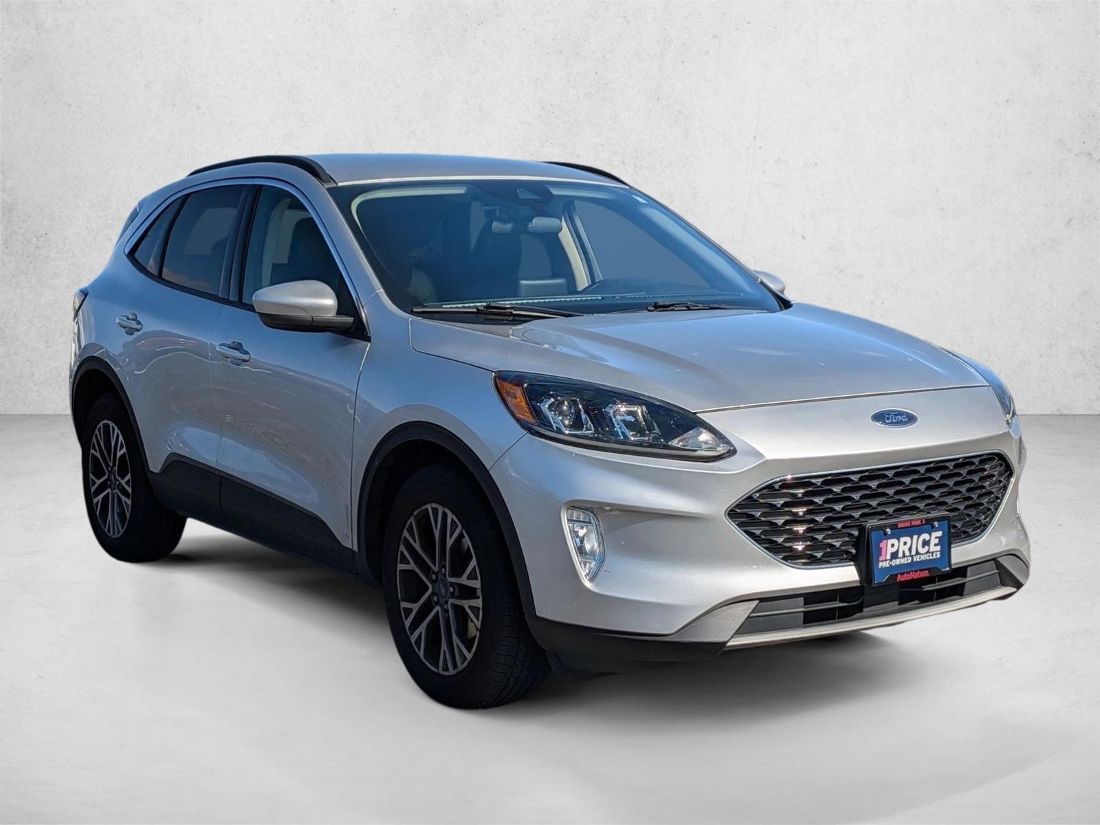 2020 Ford Escape SEL photo 3