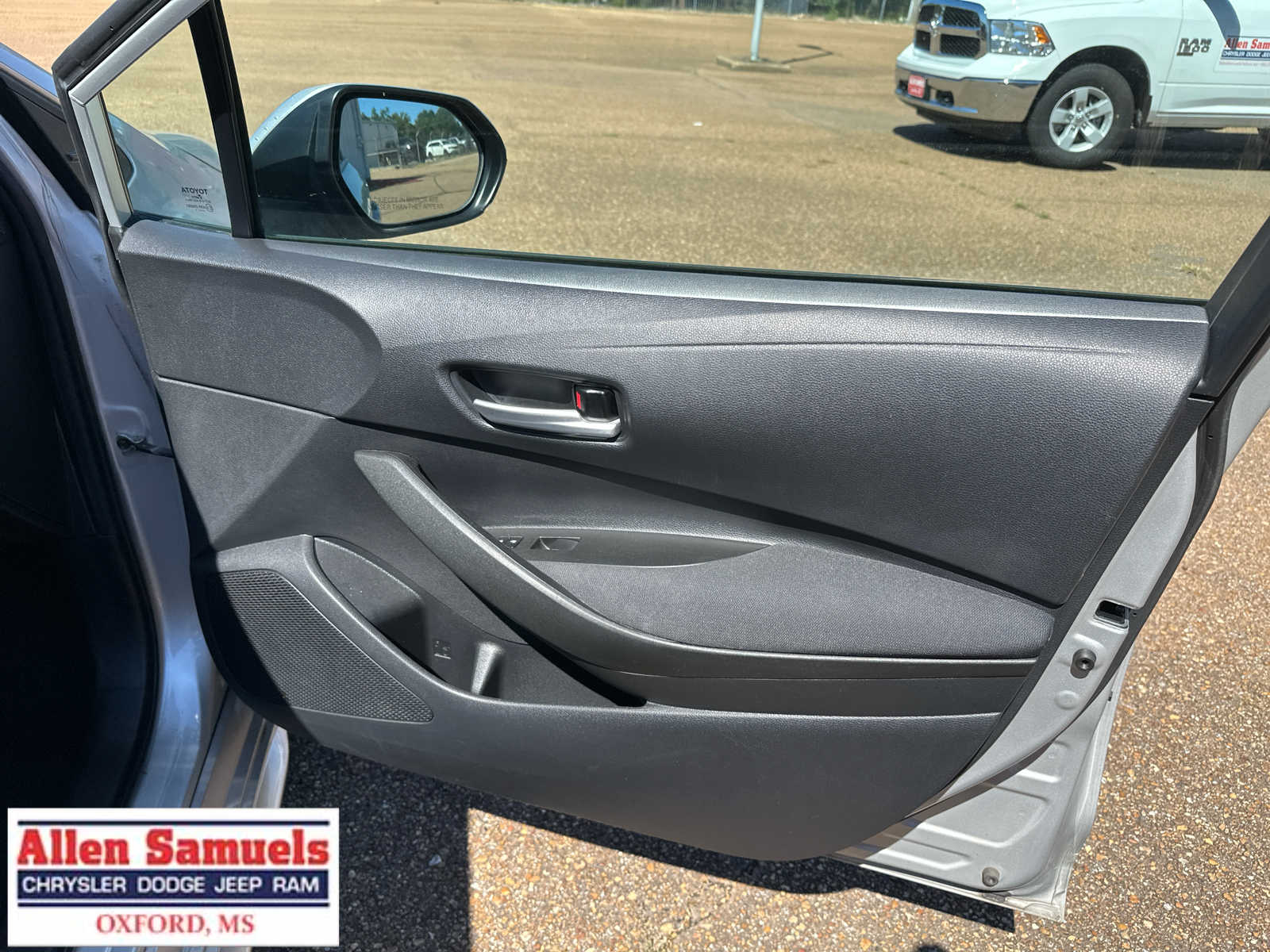 2021 Toyota Corolla LE photo 16