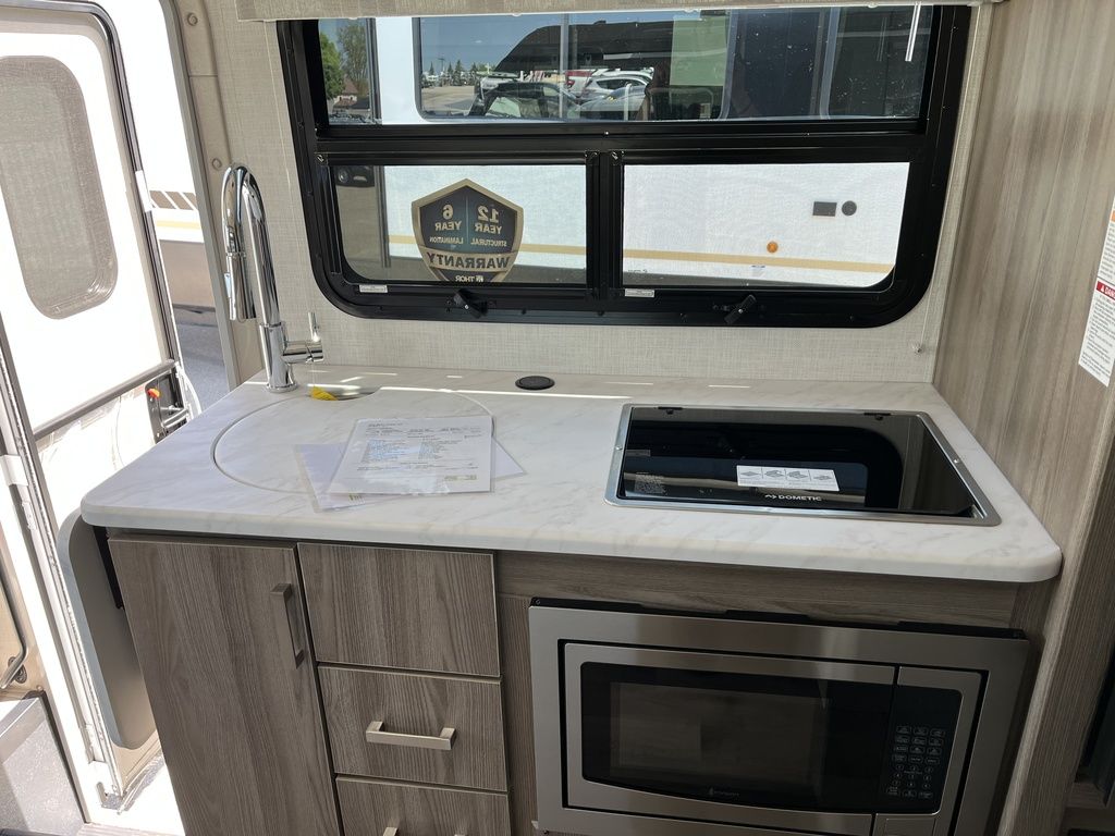 2026 Ford E-450 photo 4