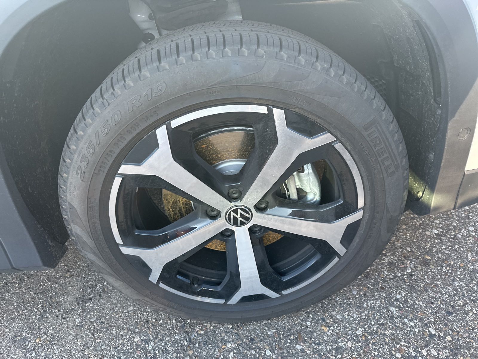 2025 Volkswagen Tiguan SE photo 3