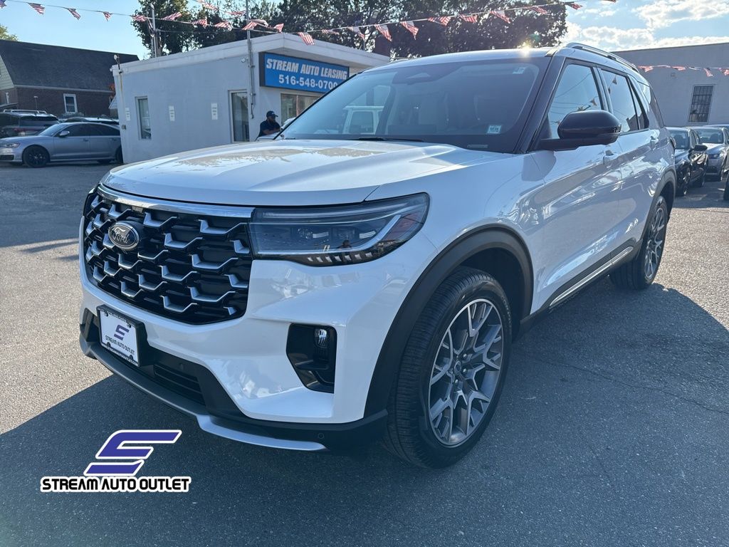 2025 Ford Explorer Platinum photo 3