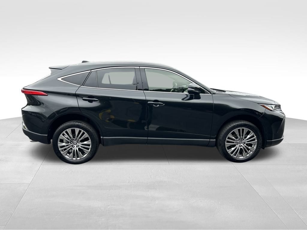 2022 Toyota Venza XLE photo 6