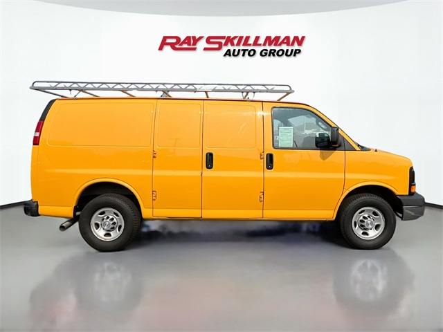 2016 Chevrolet Express 3500 Work Van photo 4
