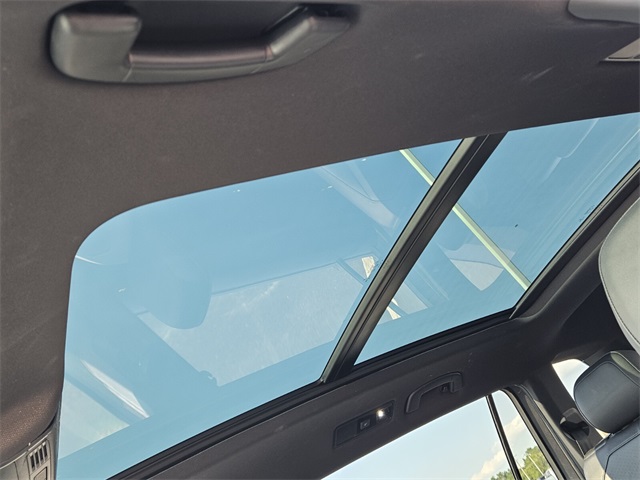 2020 Volkswagen Tiguan SE R-Line Black photo 16