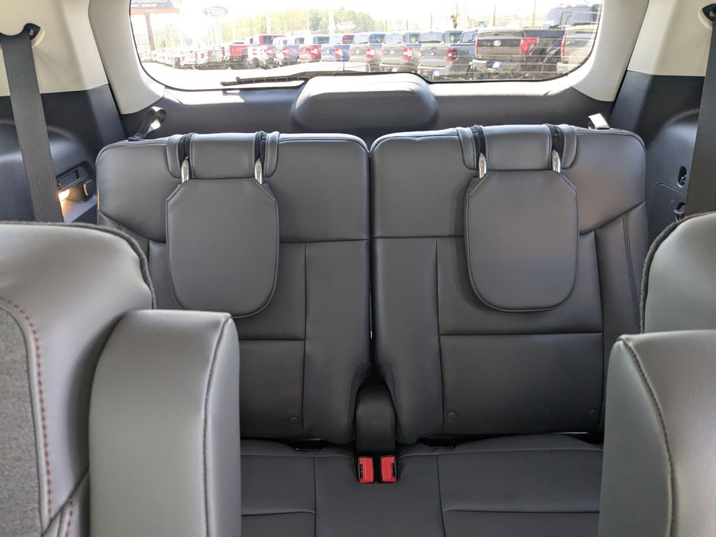 2025 Ford Explorer photo 16
