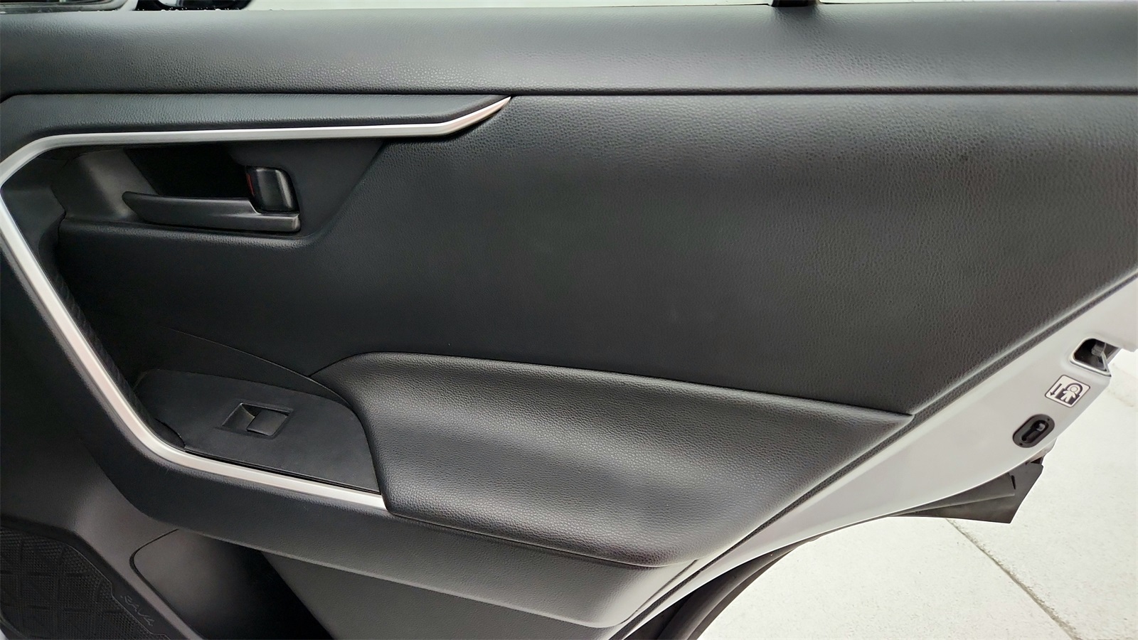2019 Toyota RAV4 LE photo 39