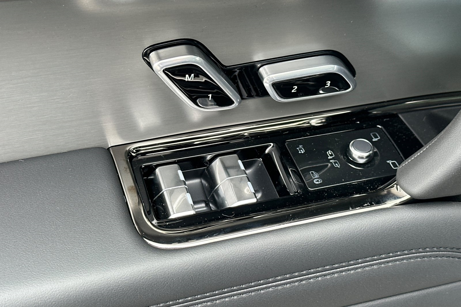 2025 Land Rover Range Rover Sport P360 S photo 25