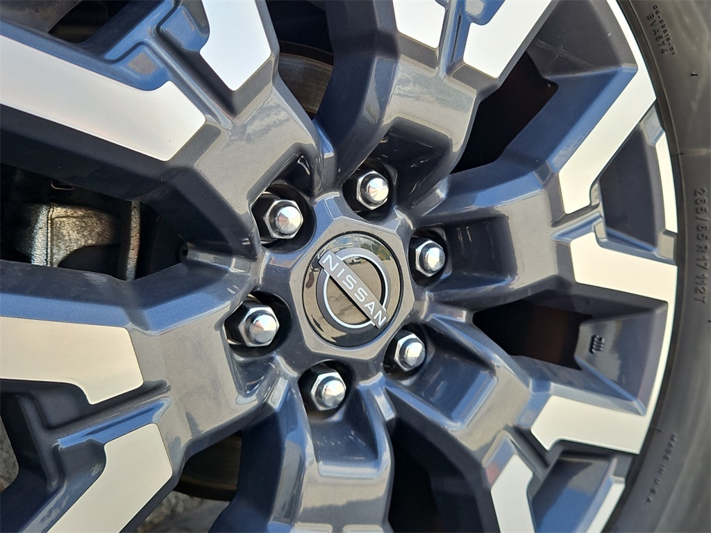 2022 Nissan Frontier Crew Cab photo 5