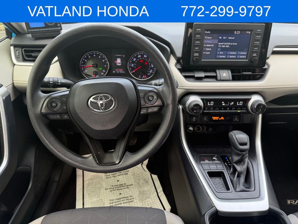 2019 Toyota RAV4 XLE photo 8