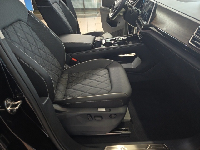 2025 Volkswagen Atlas SEL Premium R-Line photo 14