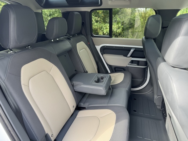 2023 Land Rover Defender 110 X-Dynamic SE photo 19