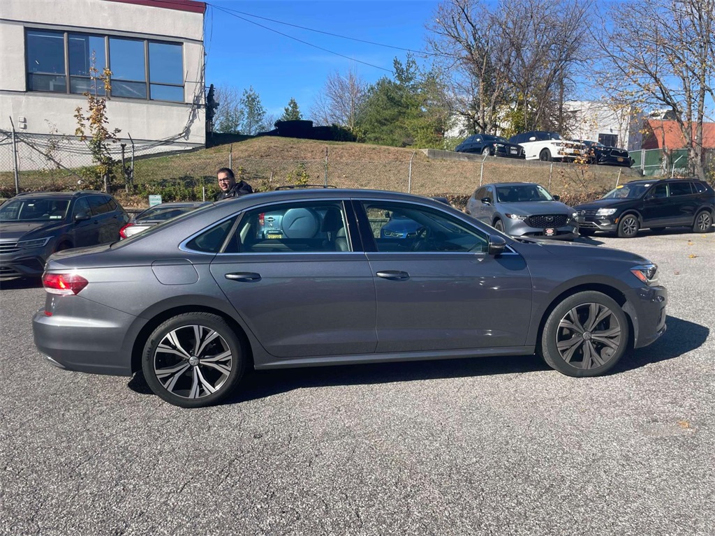 2021 Volkswagen Passat 2.0T SE photo 4
