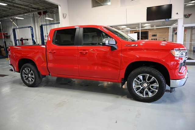 2026 Chevrolet Silverado LT photo 4