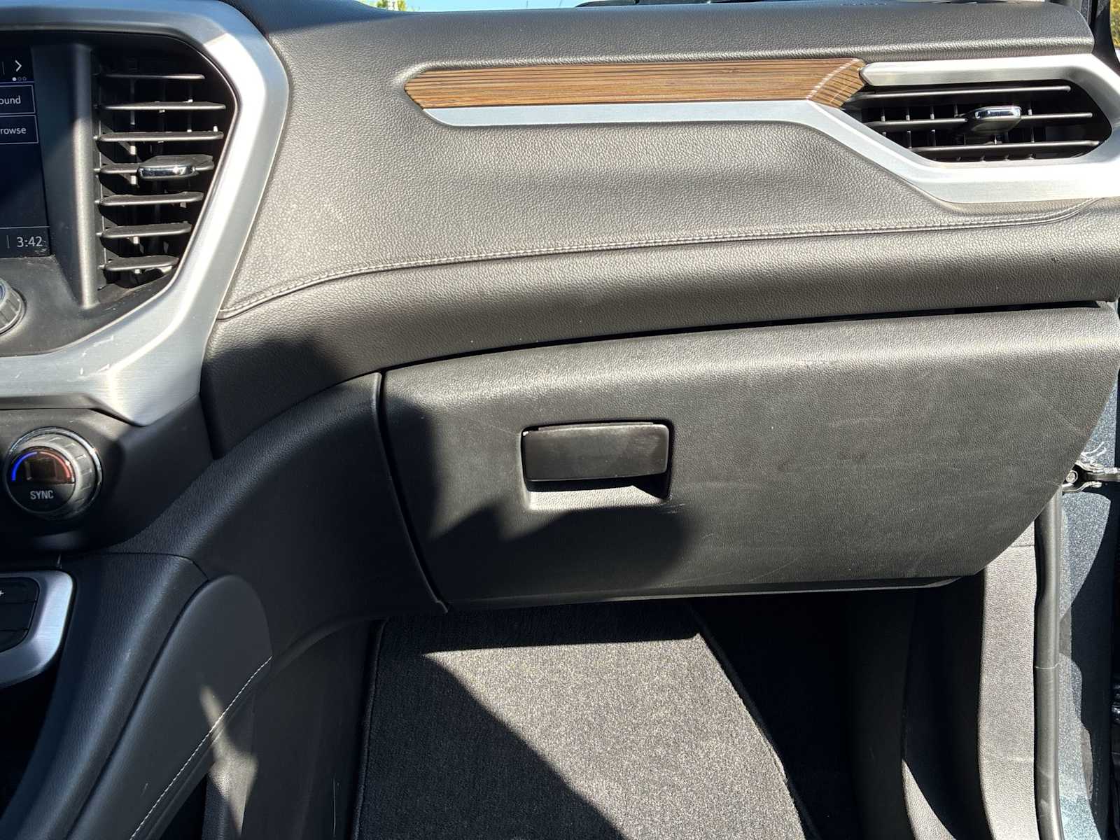 2020 Gmc Acadia SLE photo 25