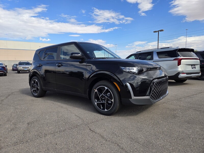 2025 Kia Soul EX photo 2