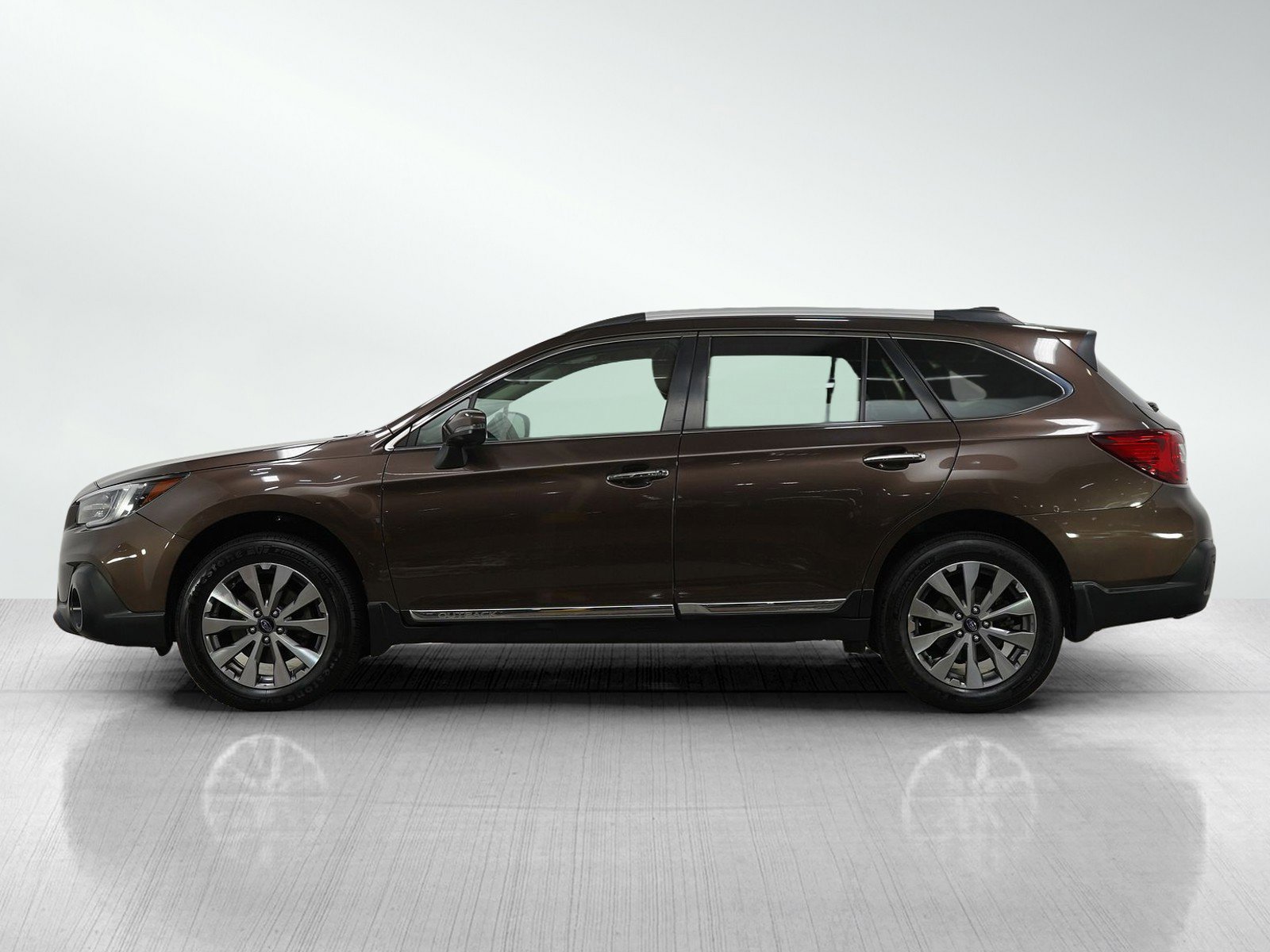 Used 2019 Subaru Outback Touring with VIN 4S4BSATC0K3277338 for sale in Burnsville, Minnesota