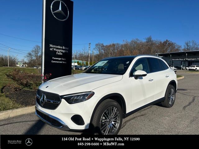 2026 Mercedes-Benz GLC Base's photo