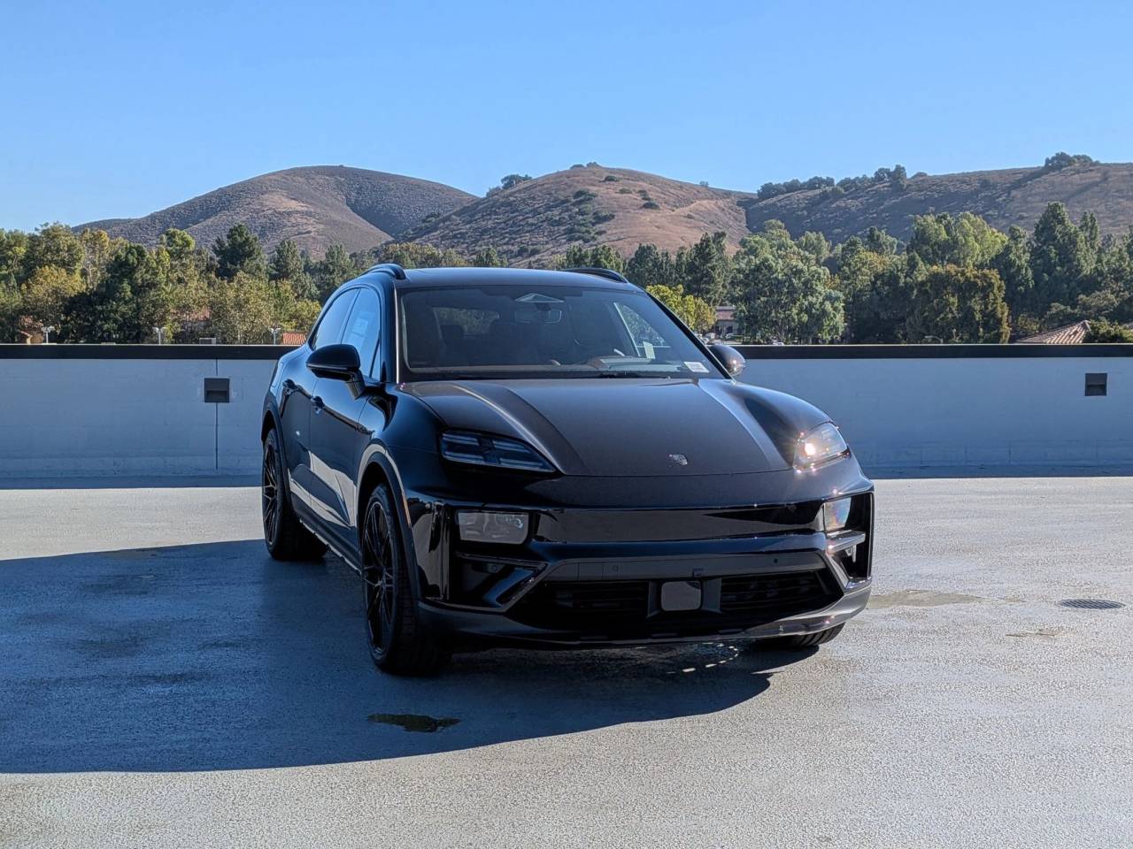 2025 Porsche Macan Electric Turbo photo 7