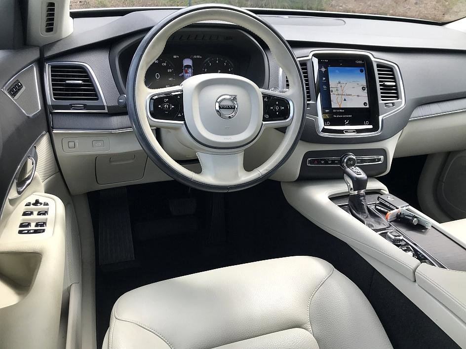 2020 Volvo XC90 T5 Momentum photo 11
