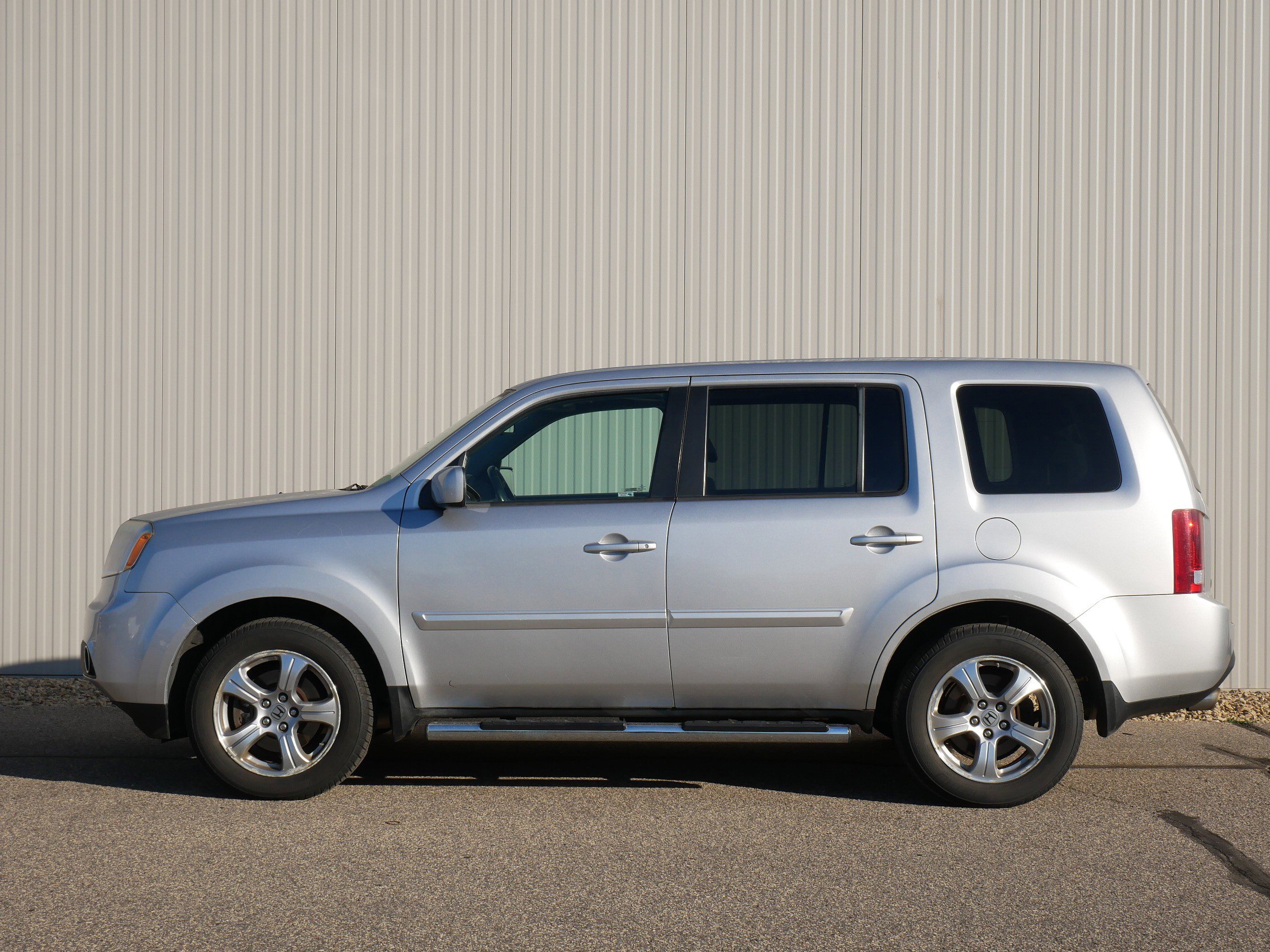 Used 2014 Honda Pilot EX-L with VIN 5FNYF4H53EB020129 for sale in Hastings, Minnesota