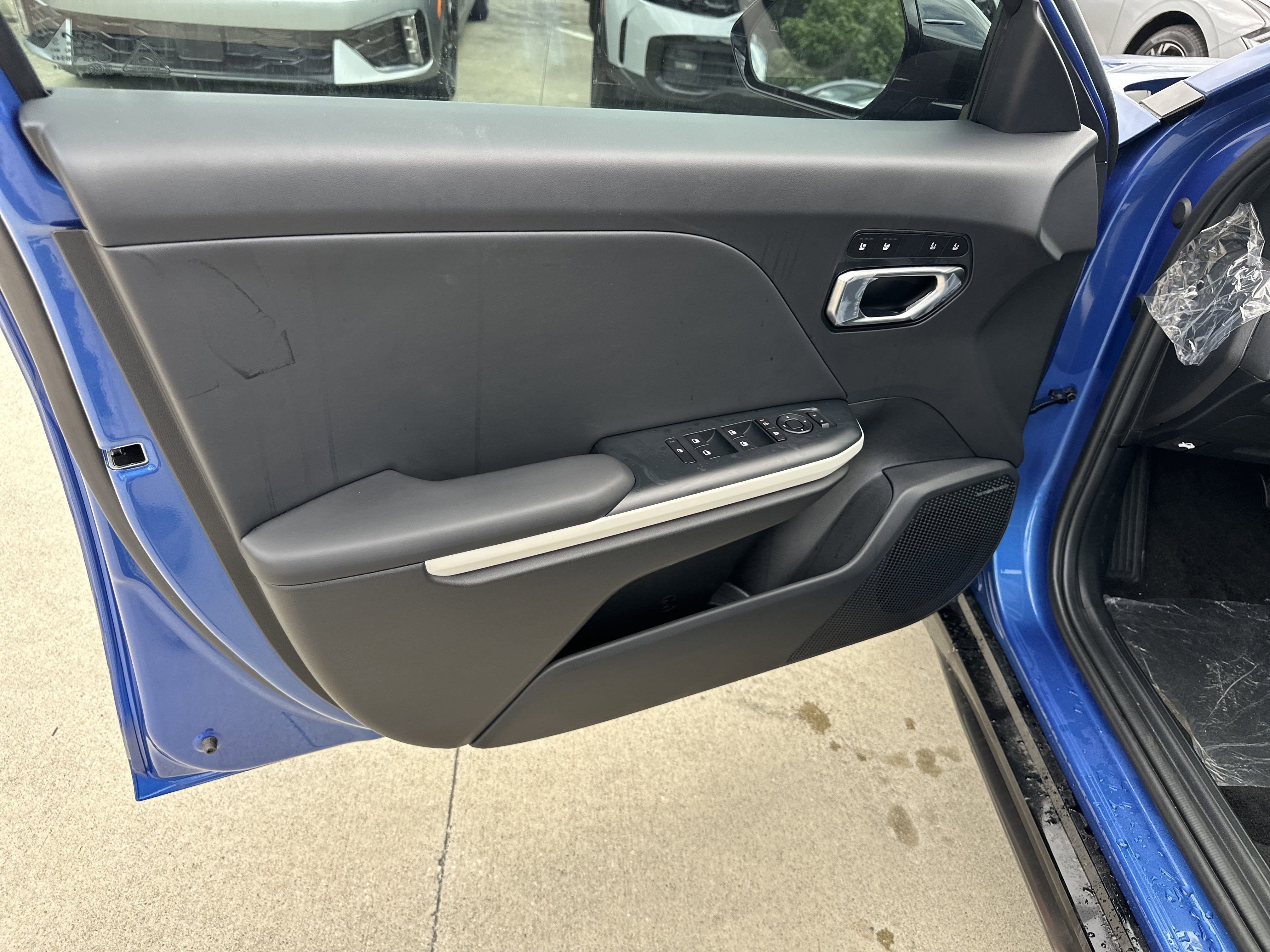 2025 Kia K4 GT-Line photo 2