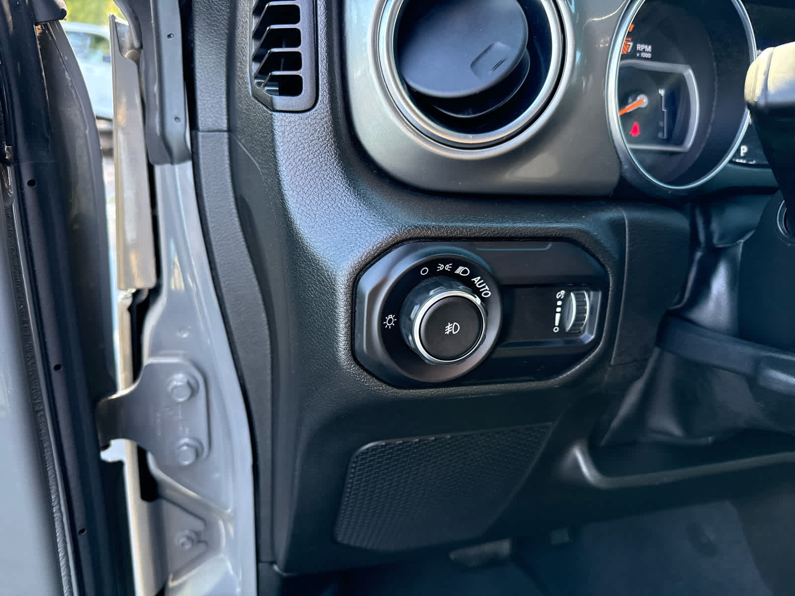 2023 Jeep Wrangler Sahara photo 10