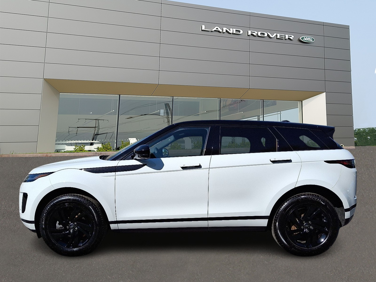 2025 Land Rover Range Rover Evoque S photo 3