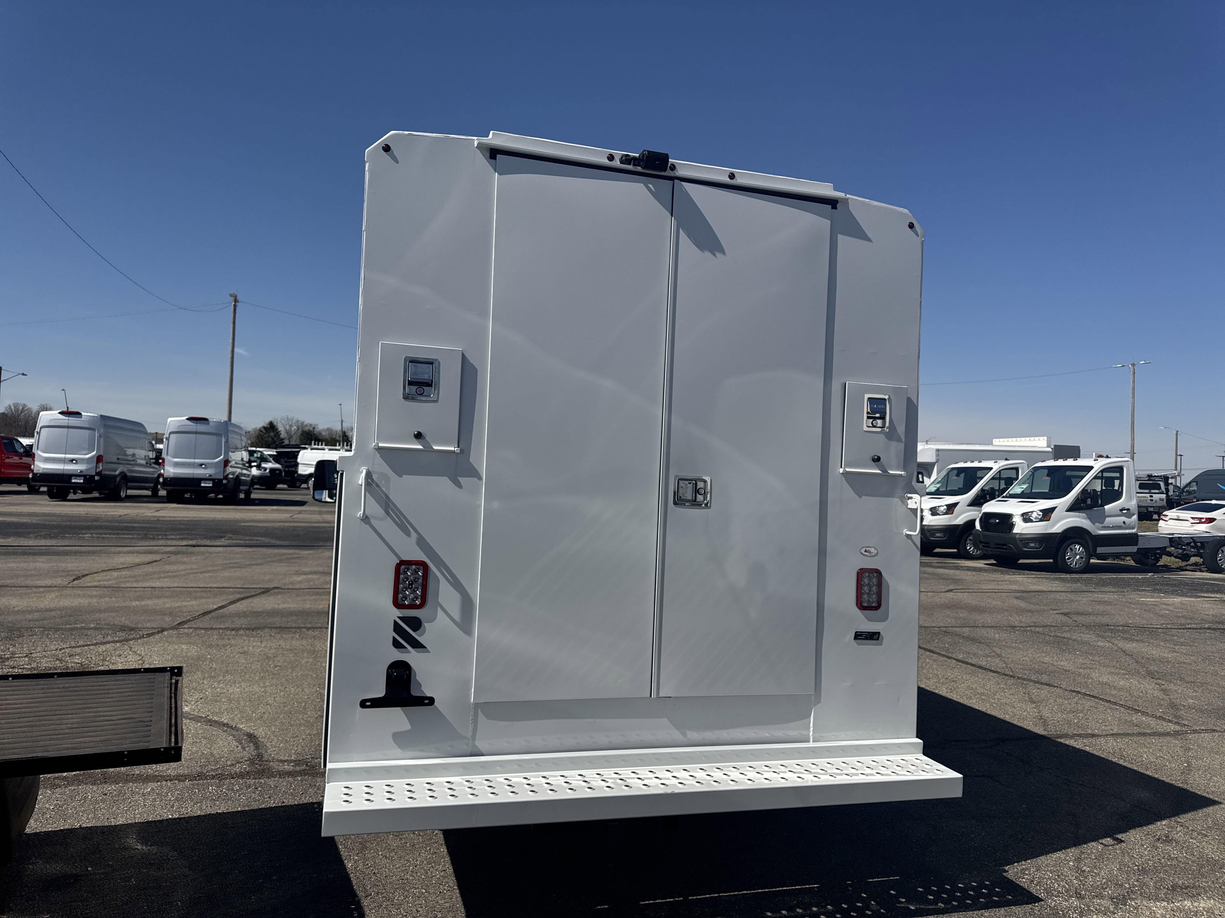 2024 Ford Transit Cutaway photo 4