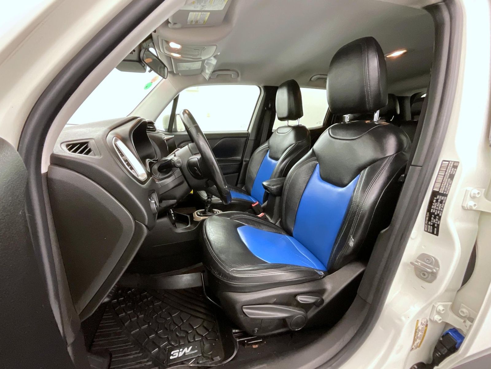 2015 Jeep Renegade Latitude photo 8