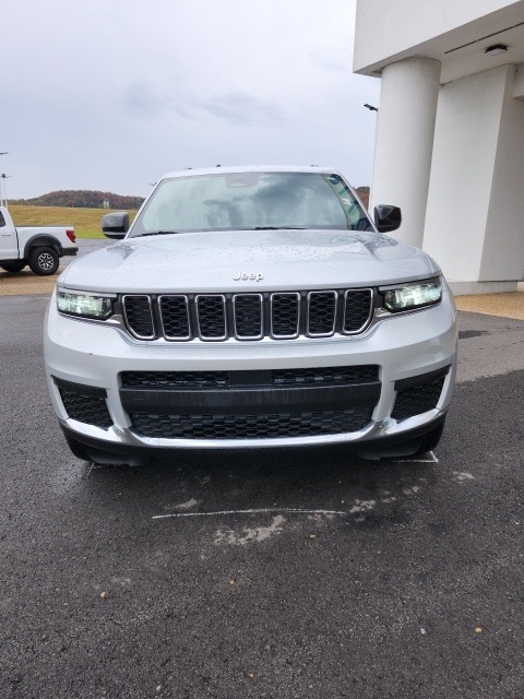 2023 Jeep Grand Cherokee Laredo Altitude photo 2