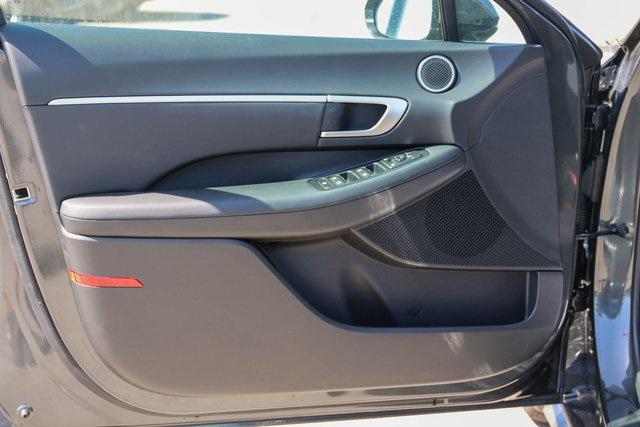 New 2025 Gray Hyundai SEL Convenience image 7
