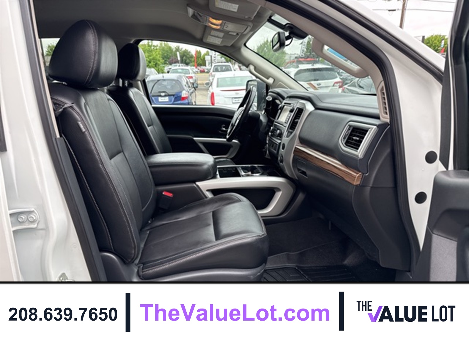 2018 Nissan Titan SL photo 12