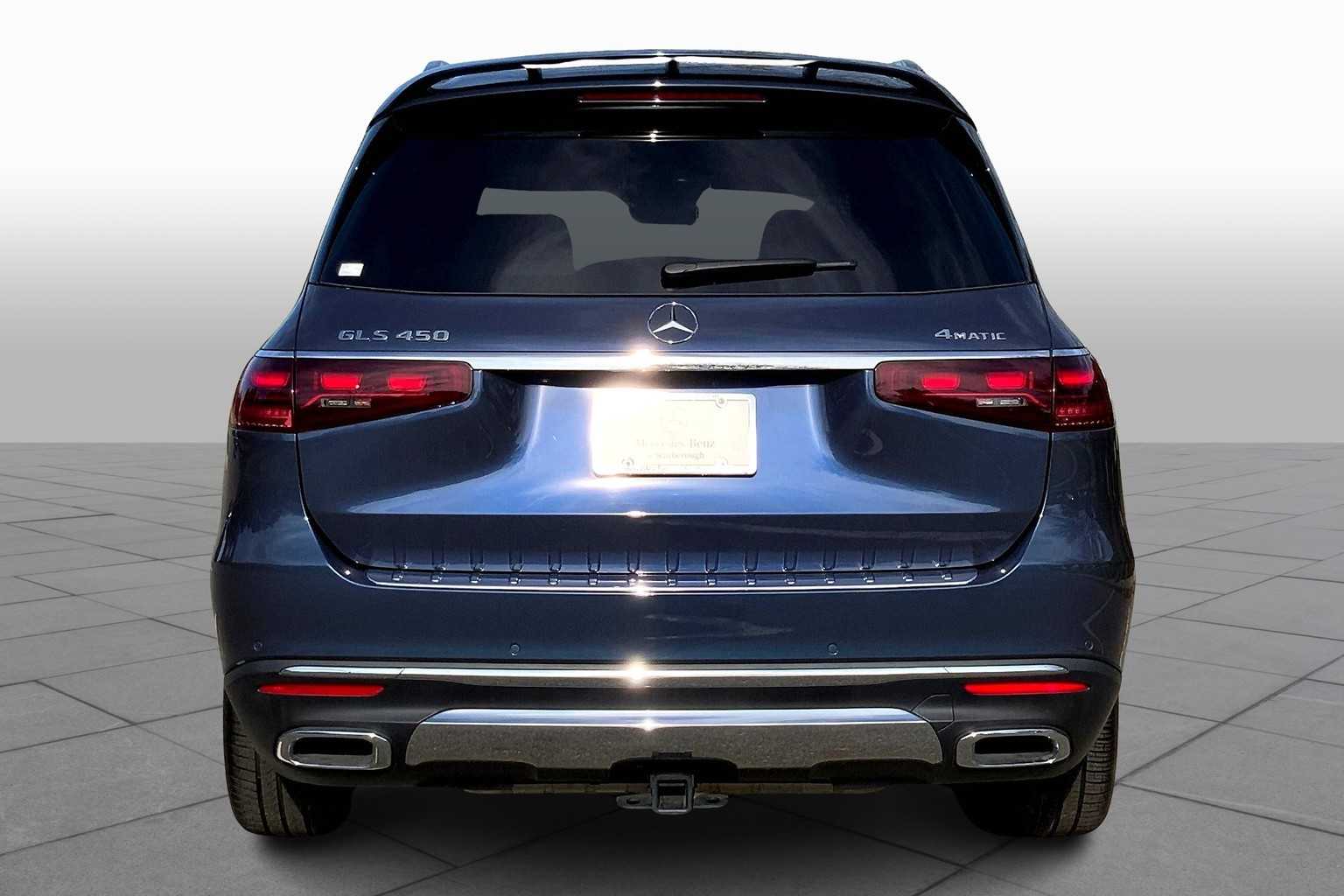 2025 Mercedes Benz GLS 450 4MATIC photo 4