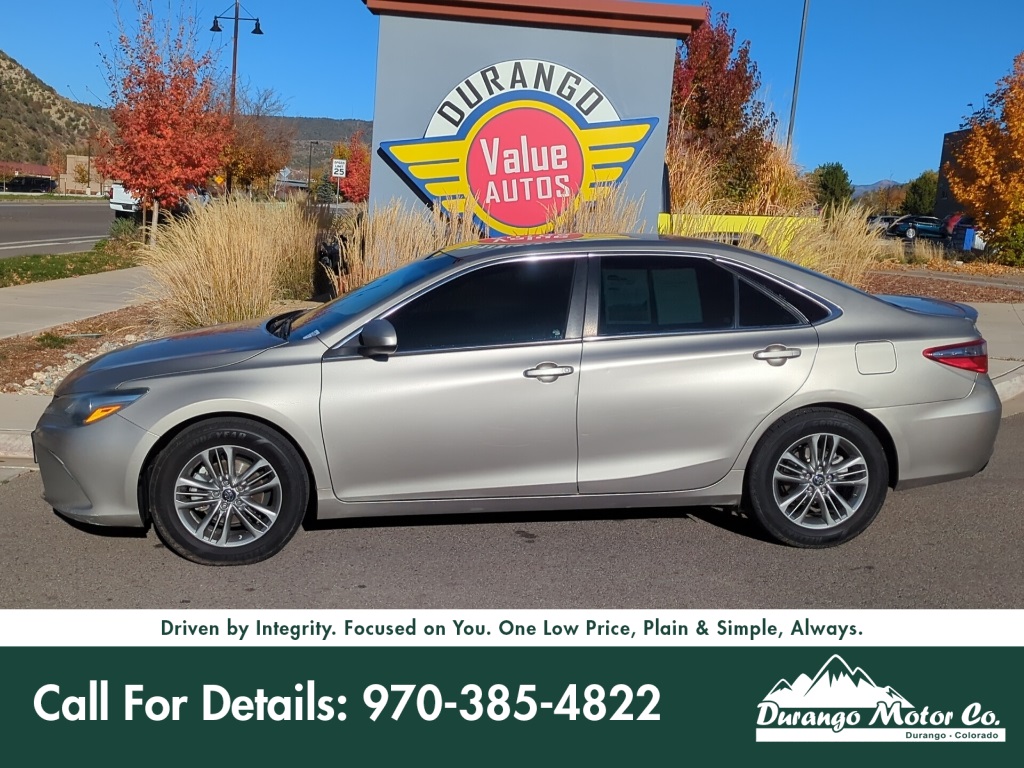 2016 Toyota Camry SE photo 3