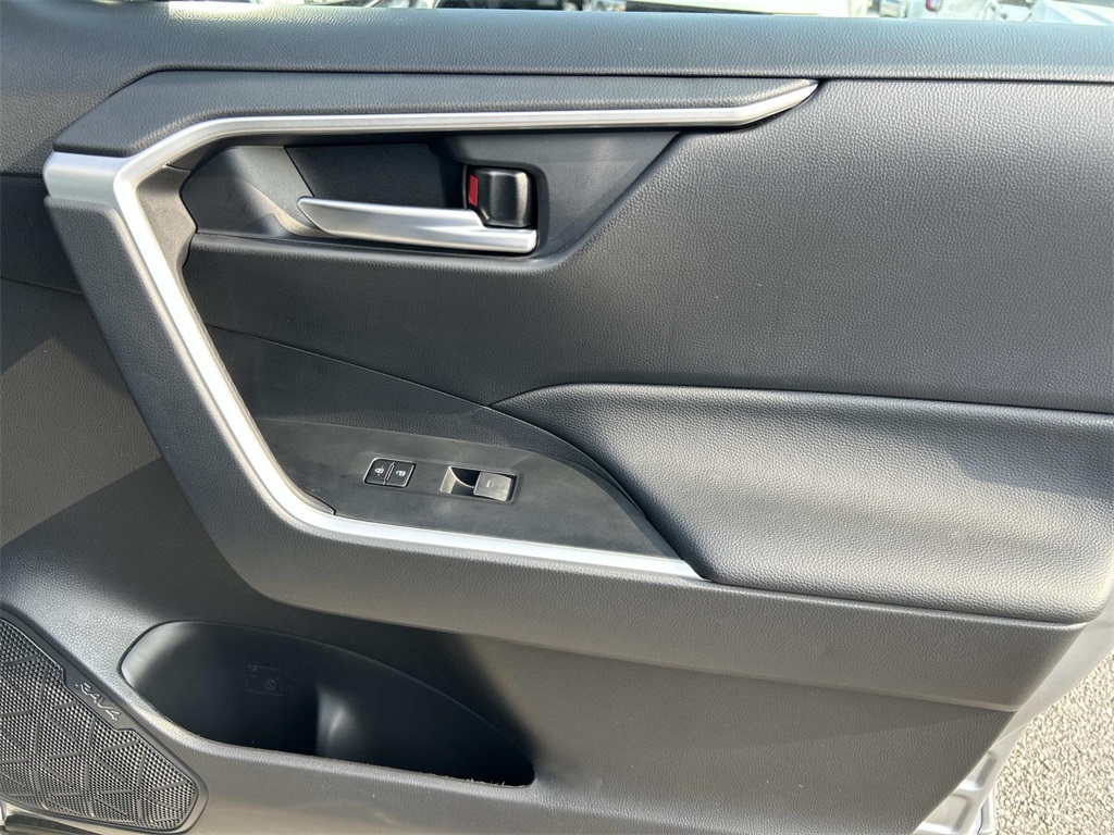 2024 Toyota RAV4 XLE photo 23