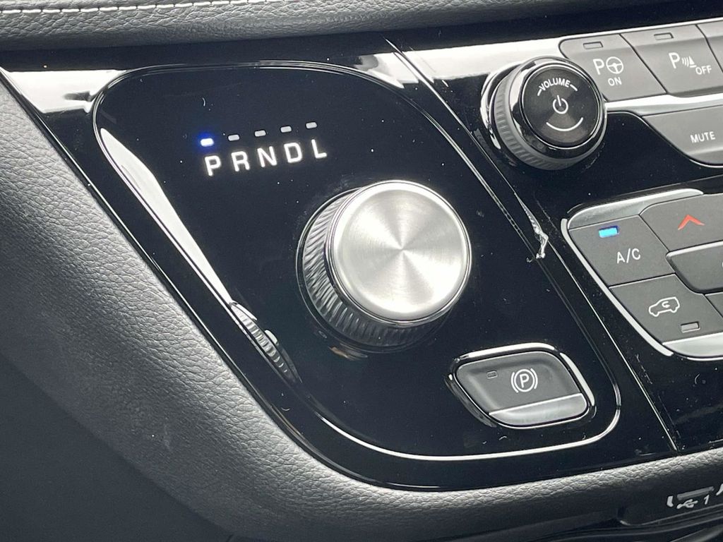 2025 Chrysler Pacifica photo 36