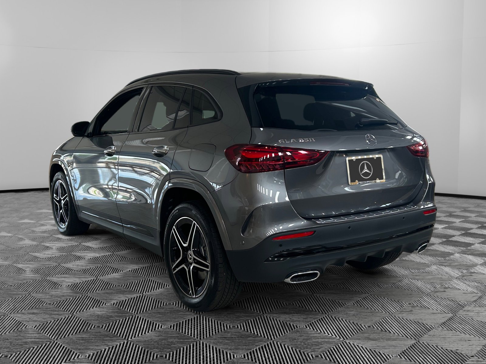 2025 Mercedes Benz GLA 250 4MATIC photo 3