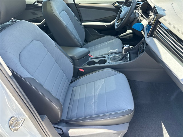2025 Volkswagen Jetta 1.5T SE photo 13
