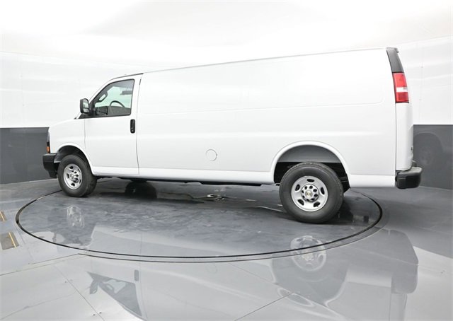 2025 Chevrolet Express Cargo 2500 photo 2