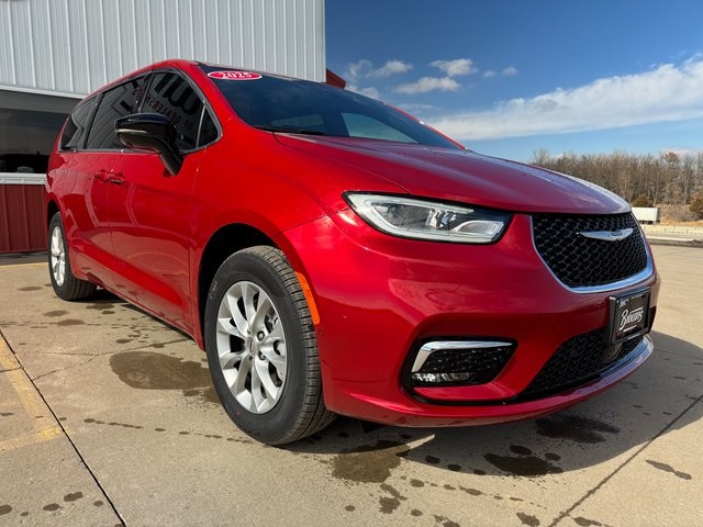 2025 Chrysler Pacifica photo 3