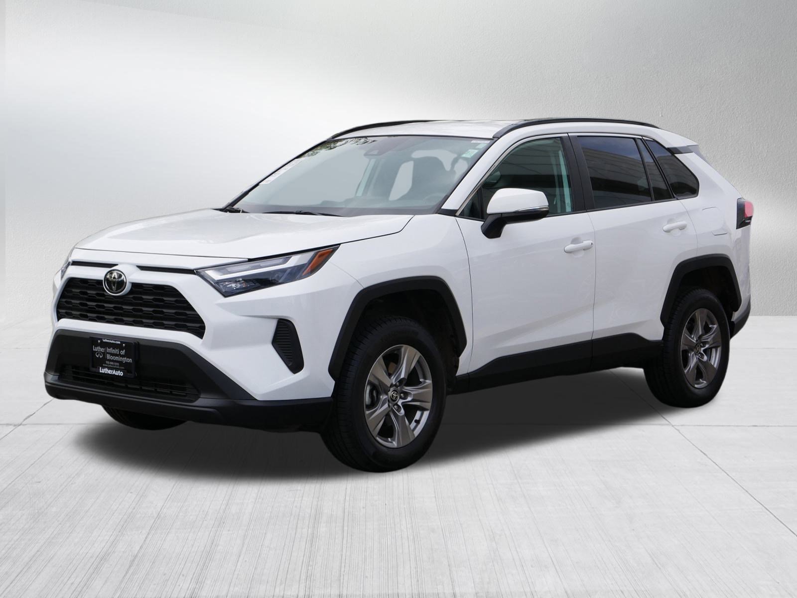 2023 Toyota RAV4 XLE photo 3