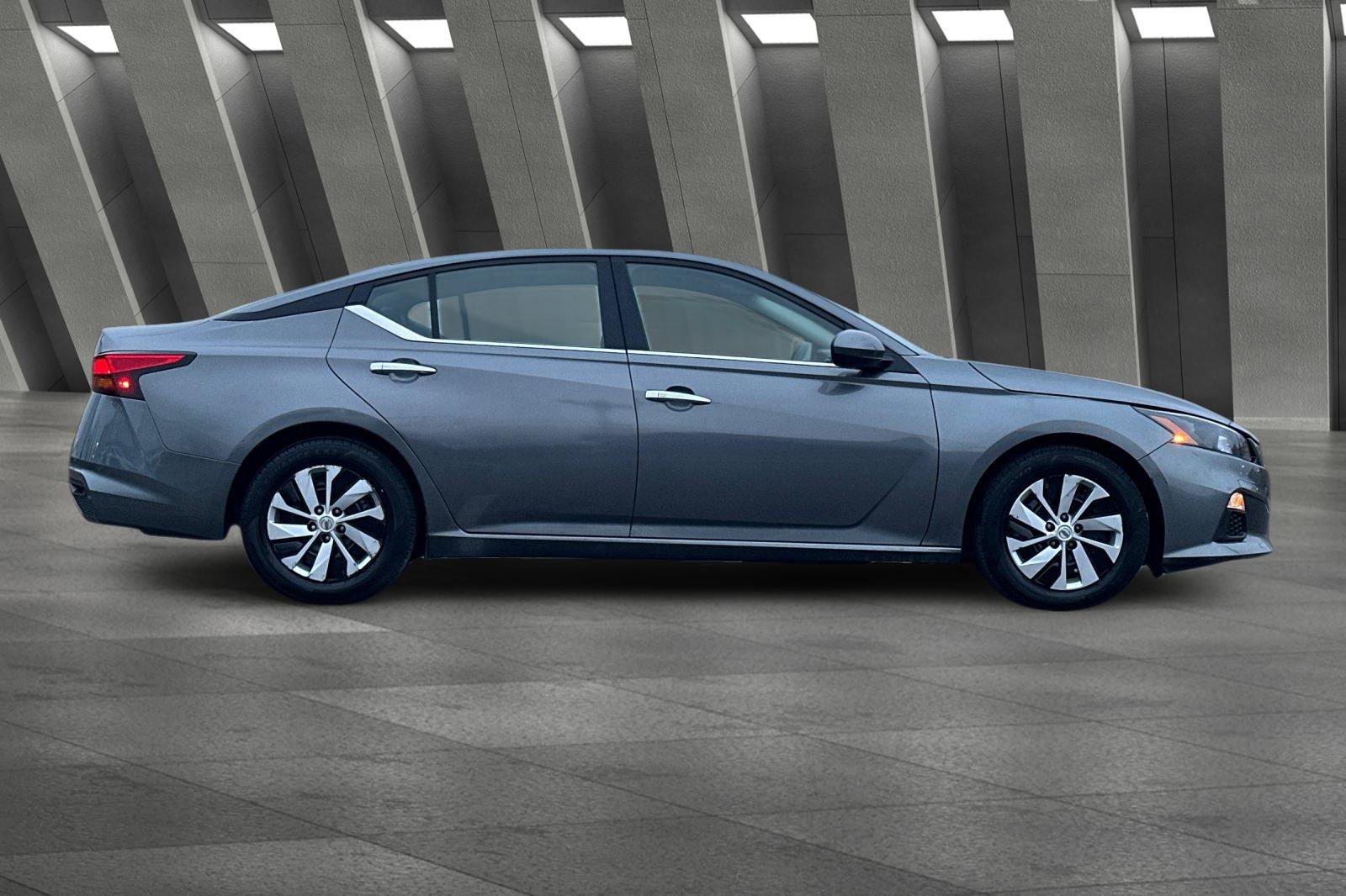 2022 Nissan Altima 2.5 S photo 2