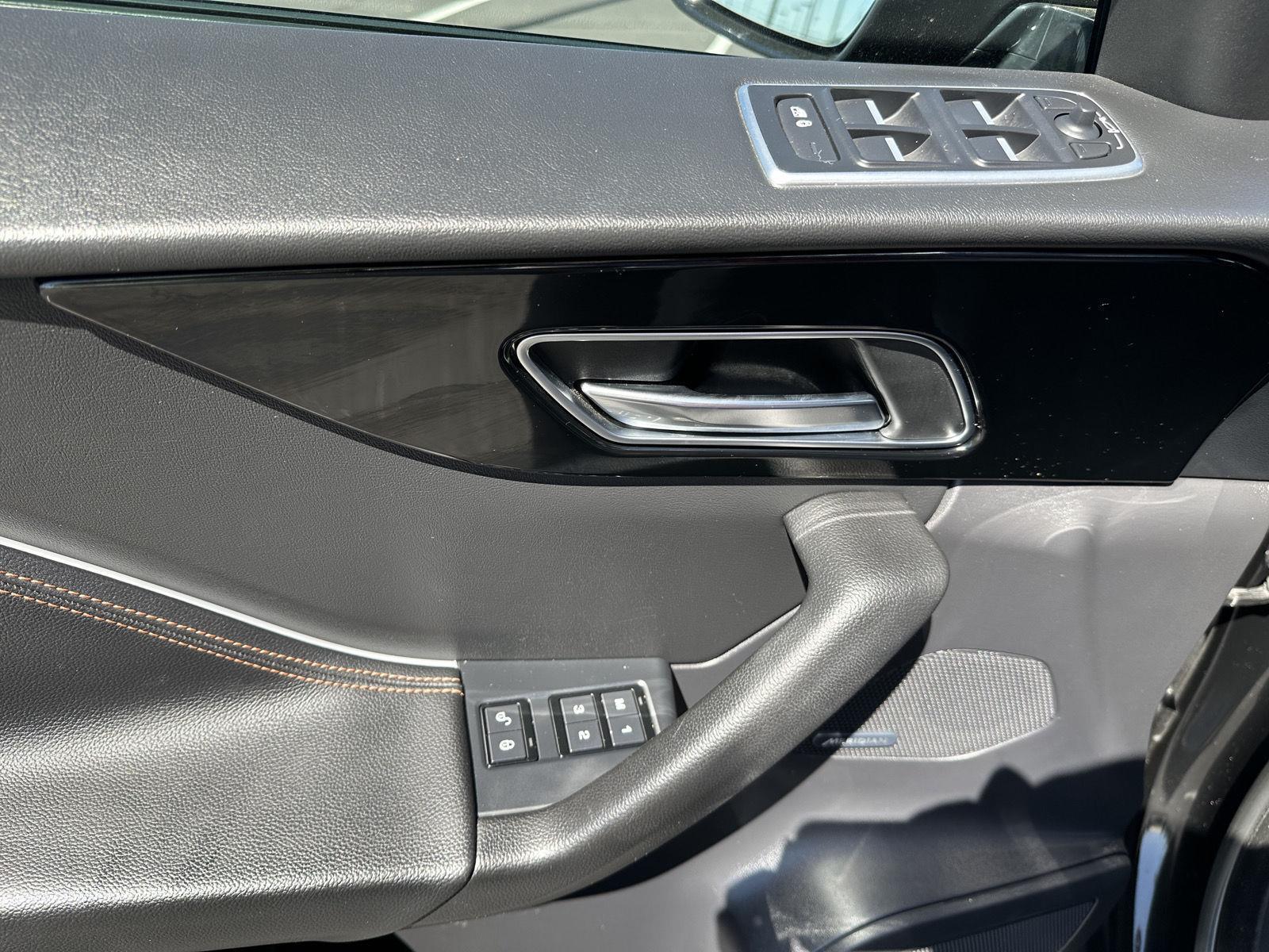 2018 Jaguar F-PACE Prestige photo 11